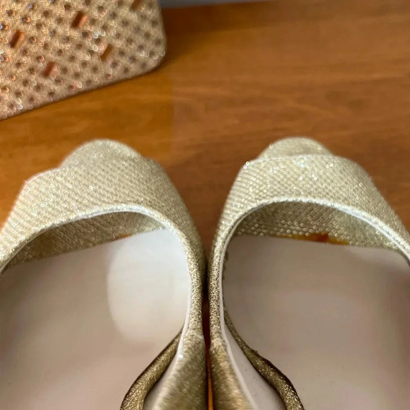 Fergalicious by Fergie Sparkle Gold Pump High Heel  Shoes w/ Matching Clutch 7.5 - Picture 11 of 13